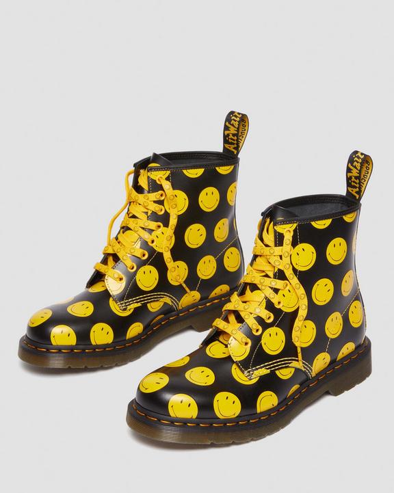 Dr. Martens 1460 Smiley® Smooth Leather Lace Up Boots Czarne | SN-DM84153