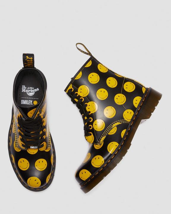 Dr. Martens 1460 Smiley® Smooth Leather Lace Up Boots Czarne | SN-DM84153